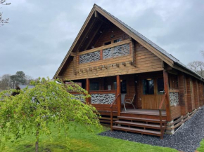 Luxury 3 bedroom, 3 bathroom lodge with hot tub